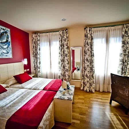 Condes De Castilla Hotell 3*