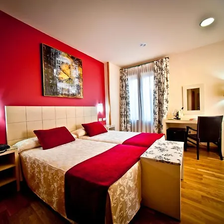 Hotel Condes De Castilla 3*