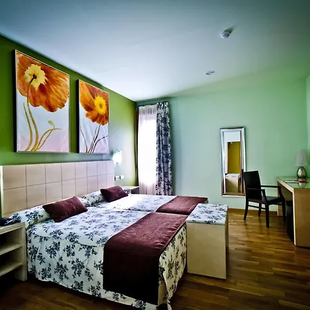 Otel Condes De Castilla 3*