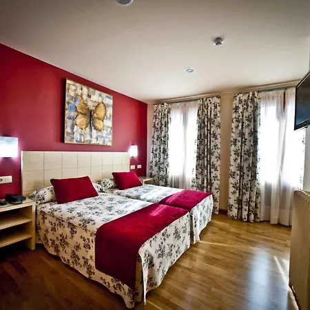 Condes De Castilla Otel