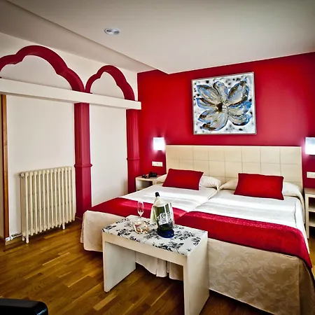 Otel Condes De Castilla 3*