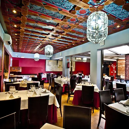 Condes De Castilla Otel