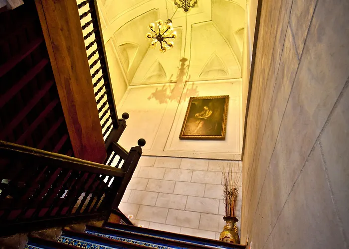 Hotel Condes De Castilla 3*